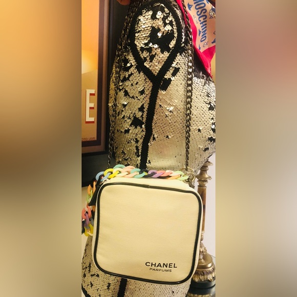 Auth. CHANEL Restyled Square White & Black Crossbody/Handbag from Cosmetic Case - Picture 11 of 16